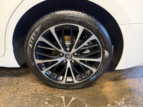 Used 2018 Toyota Camry SE image 25