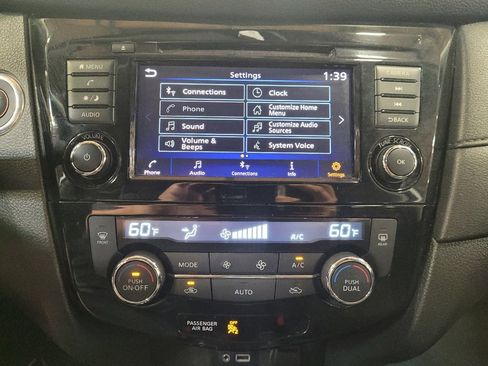 Used 2019 Nissan Rogue SV image 25