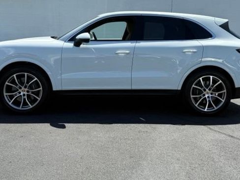 Used 2025 Porsche Cayenne AWD/4WD image 2
