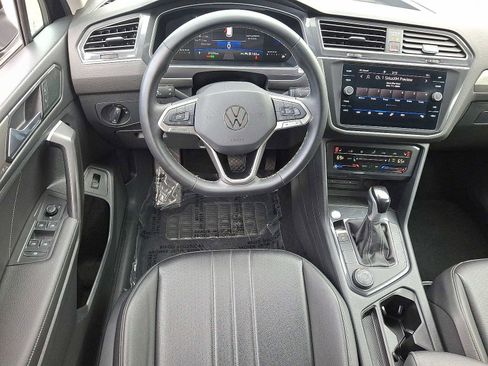 Used 2024 Volkswagen Tiguan SE image 19