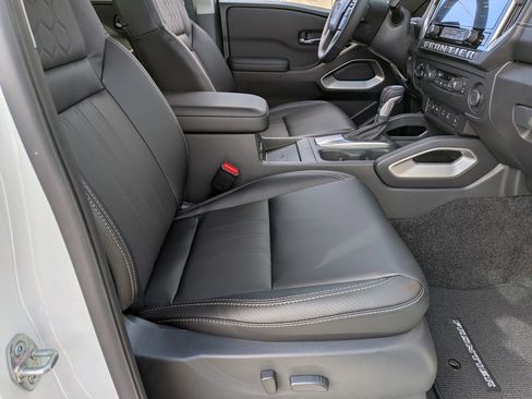 New 2025 Nissan Frontier SL AWD/4WD image 34