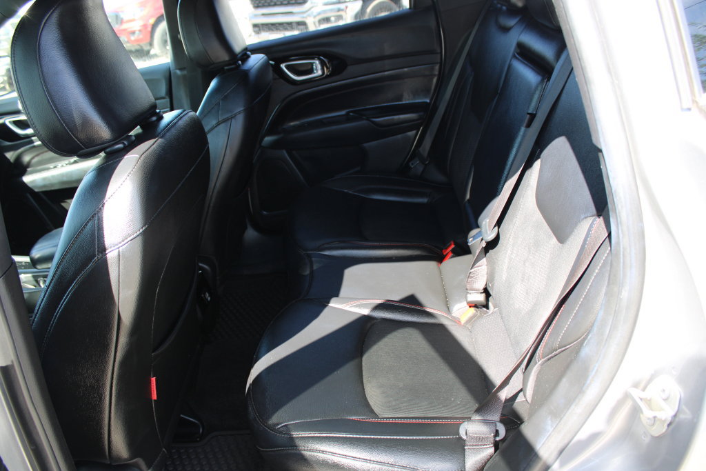 Used 2024 Jeep Compass Trailhawk AWD/4WD image 14