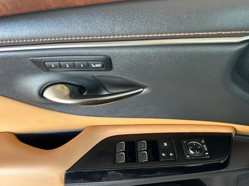 Certified 2023 Lexus ES 350 w/ Premium Package FWD image 8