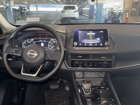 Used 2022 Nissan Rogue S image 34