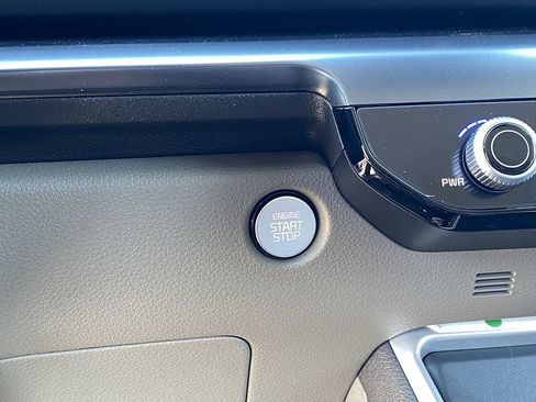 New 2026 Kia Carnival FWD image 17