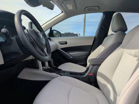 Used 2024 Toyota Corolla Cross LE FWD image 16