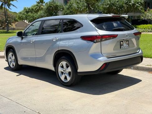 Used 2023 Toyota Highlander Limited FWD image 7