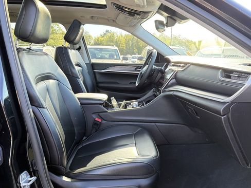 Used 2023 Jeep Grand Cherokee L Limited w/ Black Appearance Package image 20