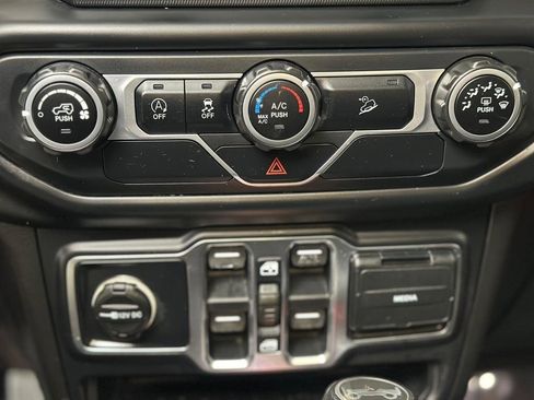 Used 2019 Jeep Wrangler Unlimited Sport S AWD/4WD image 18