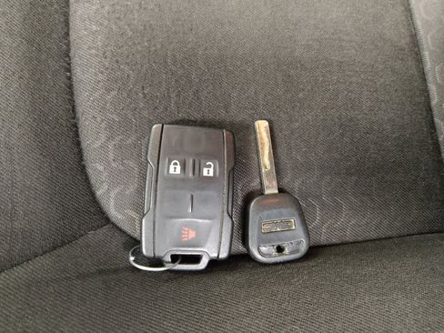 Used 2015 GMC Canyon SLE image 32