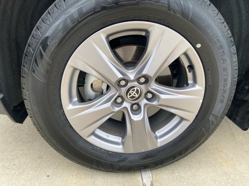 Used 2023 Toyota RAV4 XLE w/ Convenience Package FWD image 31