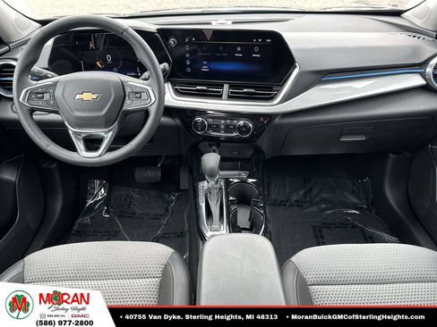 Certified 2025 Chevrolet Trax LT w/ LT Convenience Package FWD image 14