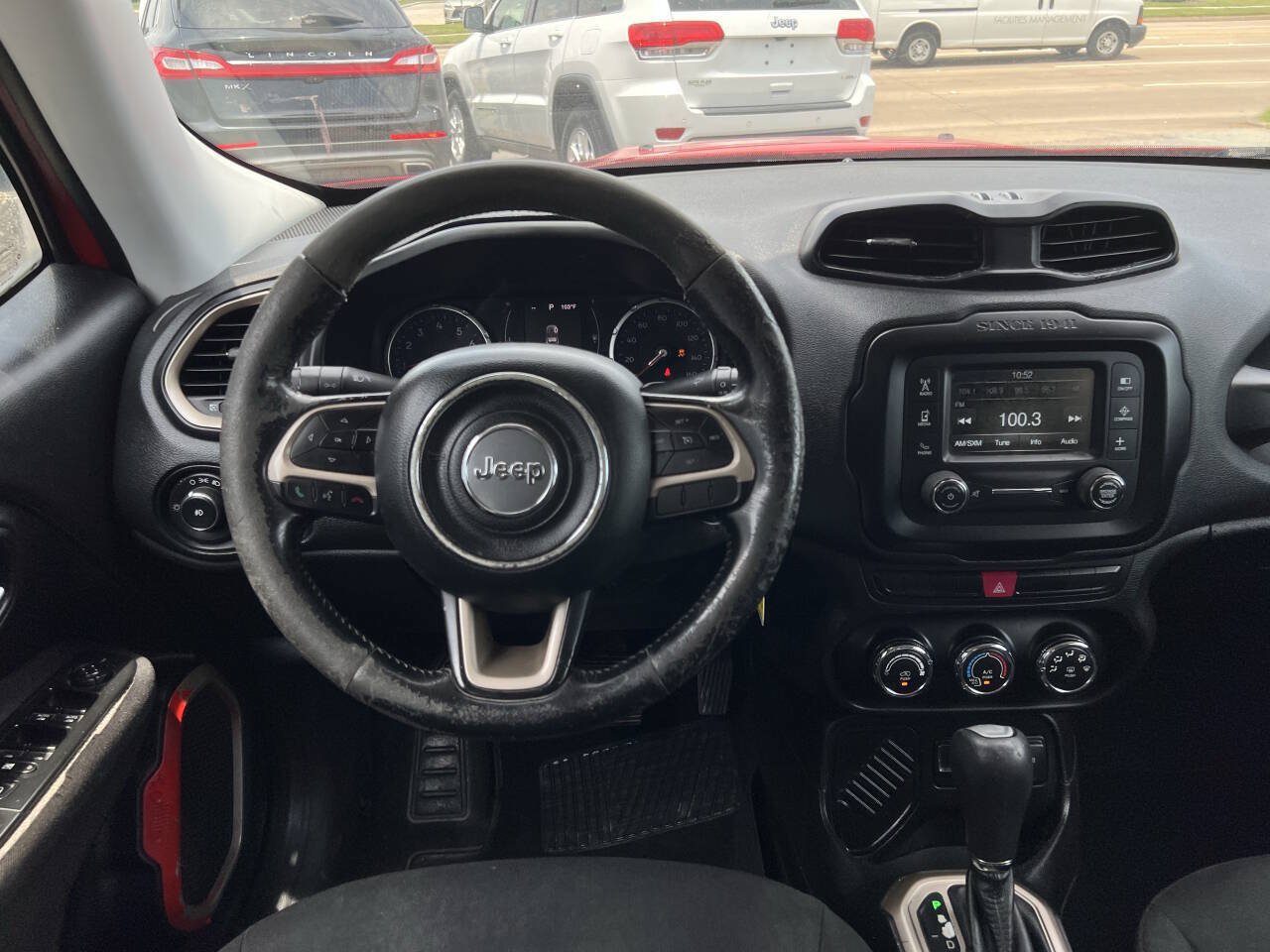 Used 2015 Jeep Renegade Latitude FWD image 17