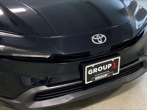 Used 2025 Toyota Prius LE image 32