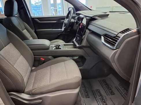 Used 2025 GMC Acadia Elevation image 10