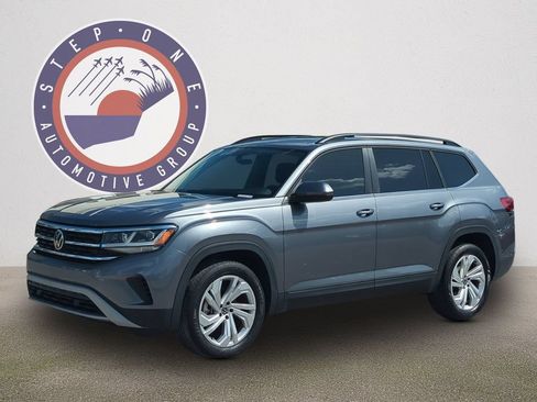 Used 2023 Volkswagen Atlas SE w/ Panoramic Sunroof Package FWD image 2
