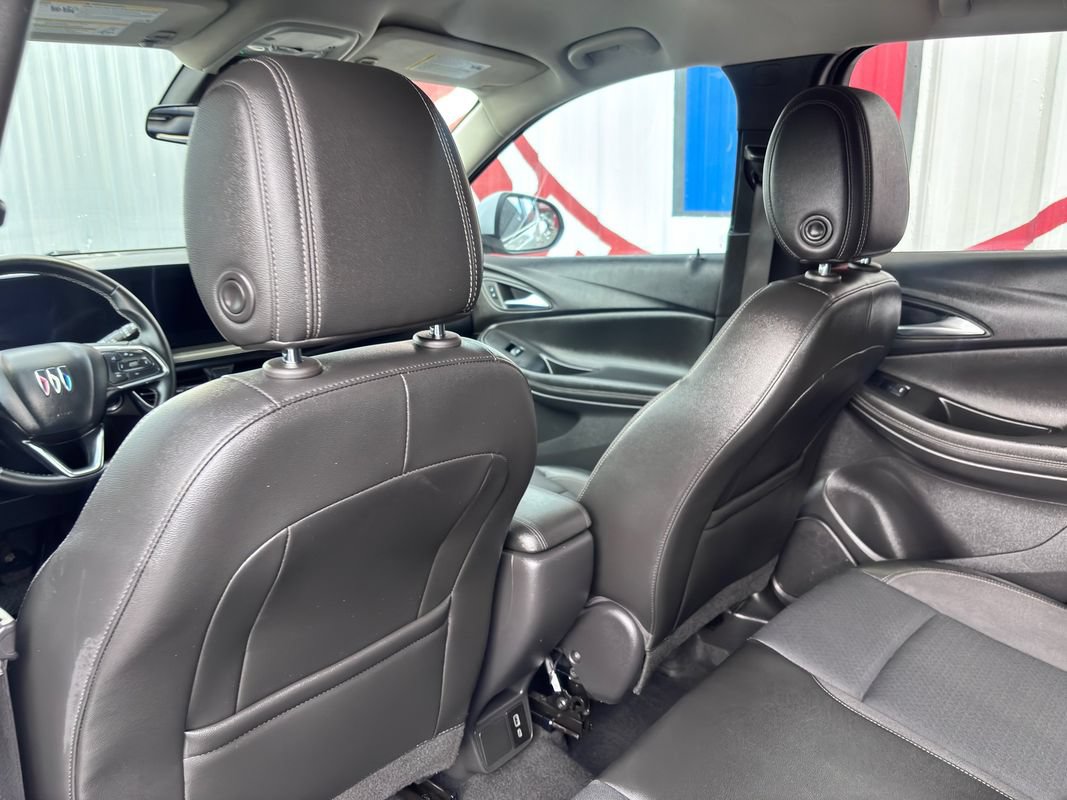 Used 2025 Buick Encore GX Preferred AWD/4WD image 38
