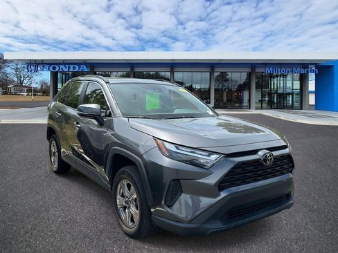 Used 2022 Toyota RAV4 XLE w/ Convenience Package image 1