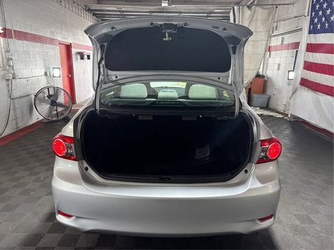 Used 2011 Toyota Corolla LE FWD image 12