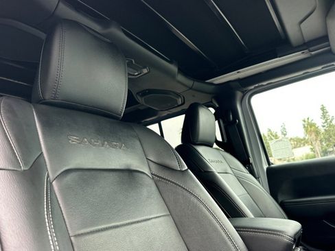 Used 2023 Jeep Wrangler Sahara image 17