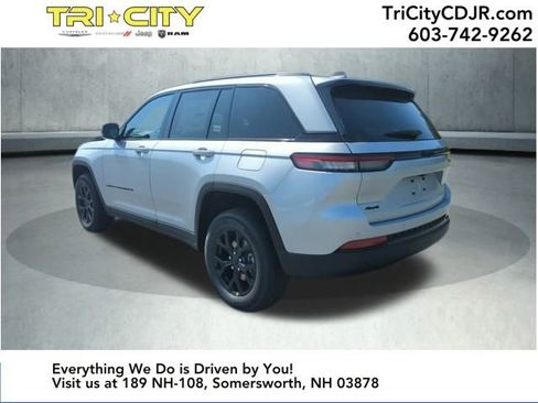 New 2025 Jeep Grand Cherokee Altitude image 6