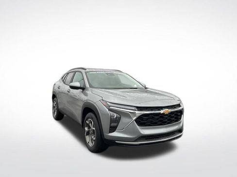 New 2026 Chevrolet Trax LT FWD image 1