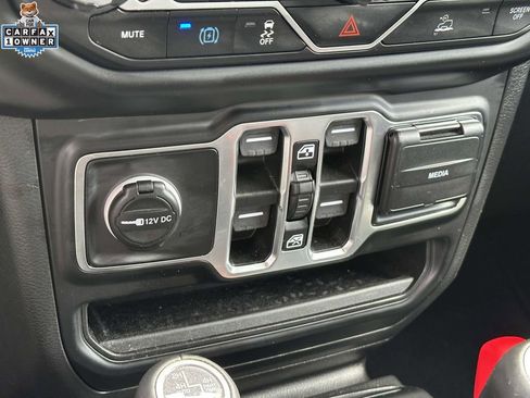 Used 2023 Jeep Wrangler Unlimited Sahara w/ Cold Weather Group AWD/4WD image 28