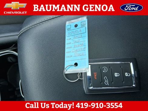 Used 2023 Jeep Grand Cherokee Altitude AWD/4WD image 25