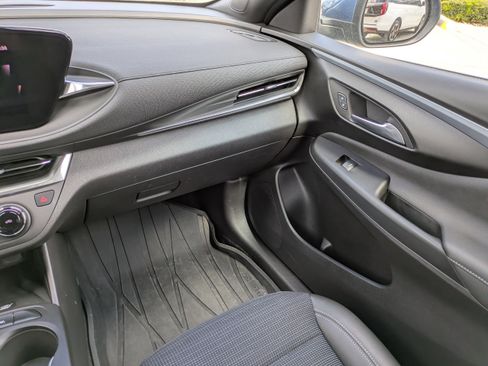 Used 2024 Buick Envista Preferred w/ Convenience II Package image 16