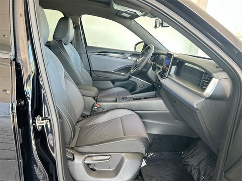 New 2026 Volkswagen Tiguan SE R-Line image 36