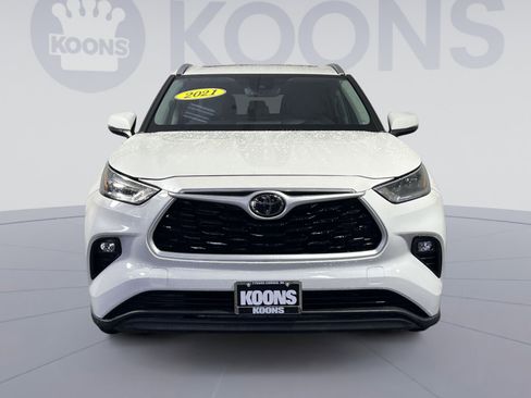 Used 2021 Toyota Highlander XLE image 11