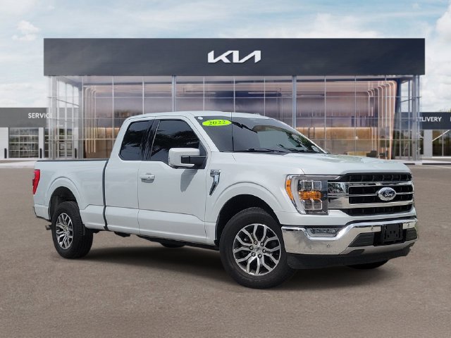 Used 2022 Ford F150 Lariat w/ Tow Technology Package RWD image 1