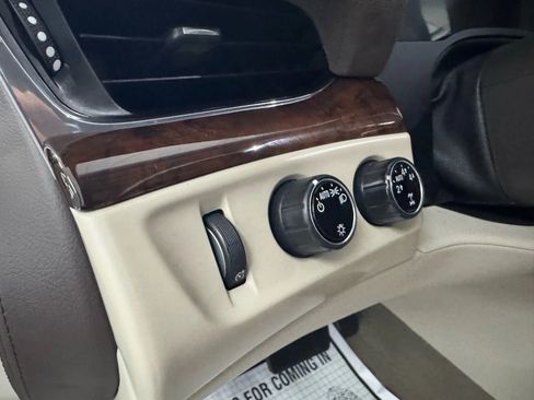 Used 2015 Cadillac Escalade Luxury image 27
