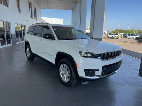 Used 2025 Jeep Grand Cherokee L Laredo image 4