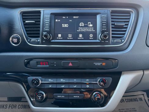 Used 2017 Kia Sedona LX w/ LX Essentials Premium Package image 22