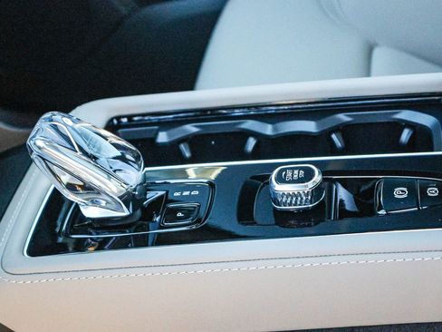 New 2026 Volvo XC90 B5 Plus image 28