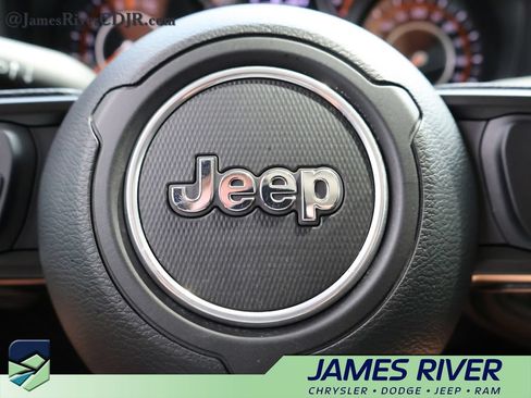 Used 2024 Jeep Gladiator Sport AWD/4WD image 26