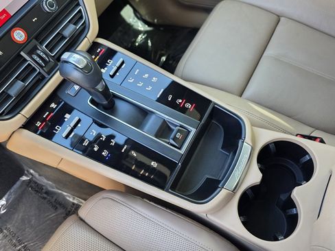 Used 2022 Porsche Macan S image 31