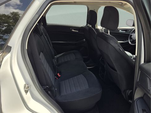 Used 2020 Ford Edge SE FWD image 18