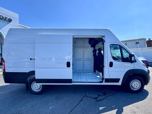 Used 2025 RAM ProMaster 3500 w/ Safety Group FWD image 11