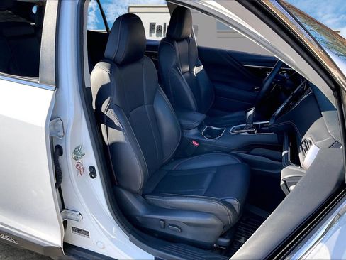 Used 2020 Subaru Outback Limited image 7