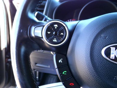 Used 2019 Kia Soul + w/ Audio Package FWD image 11