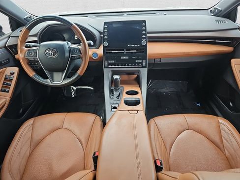 Used 2022 Toyota Avalon Limited image 9