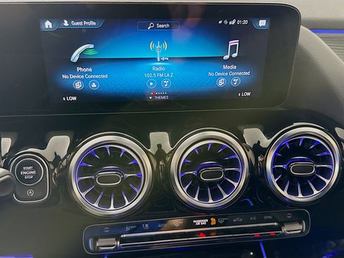 Used 2023 Mercedes-Benz GLA 250 4MATIC w/ Premium Package image 18