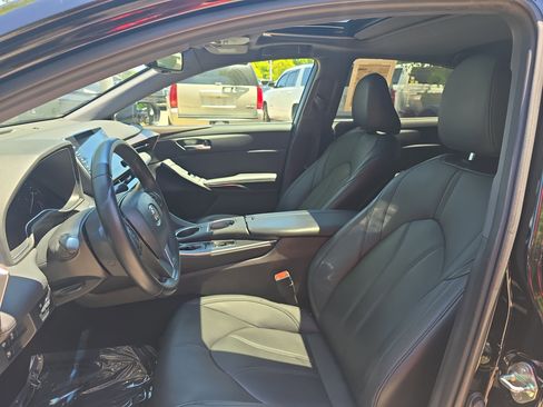 Used 2019 Toyota Avalon XLE w/ Moonroof Package FWD image 16