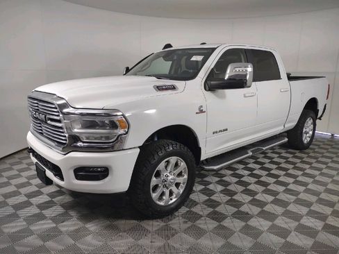 Used 2023 RAM 2500 Laramie AWD/4WD image 5