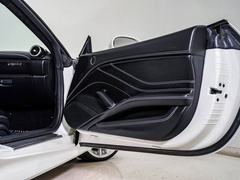 Used 2015 Ferrari California T image 20