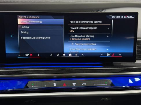 Used 2024 BMW 740i w/ Premium Package 2 image 32