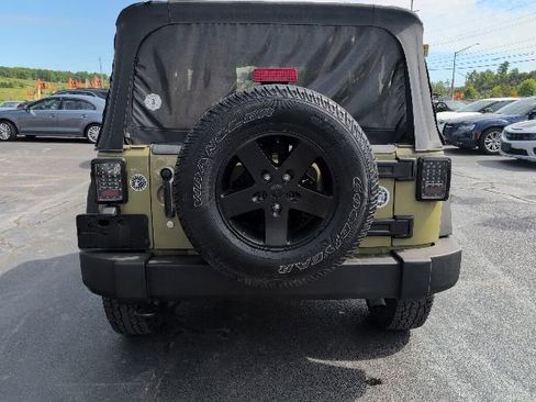 Used 2013 Jeep Wrangler Sport AWD/4WD image 7