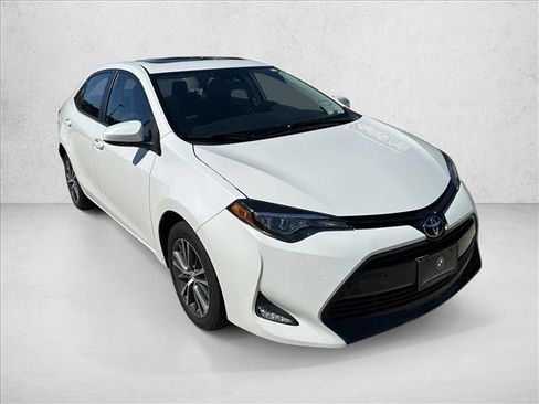 Used 2019 Toyota Corolla LE w/ LE Premium Package w/Moonroof FWD image 2
